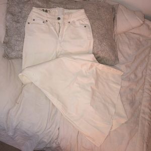 New We The Free White Demin Uber Flaired Jeans w/lace-up back Size 24
